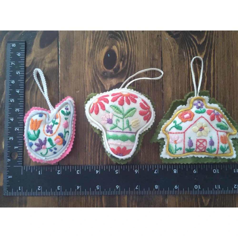 Vintage Stuffed Felt Embroidered Ornaments Folk Art Colorful Cat Heart Star 16